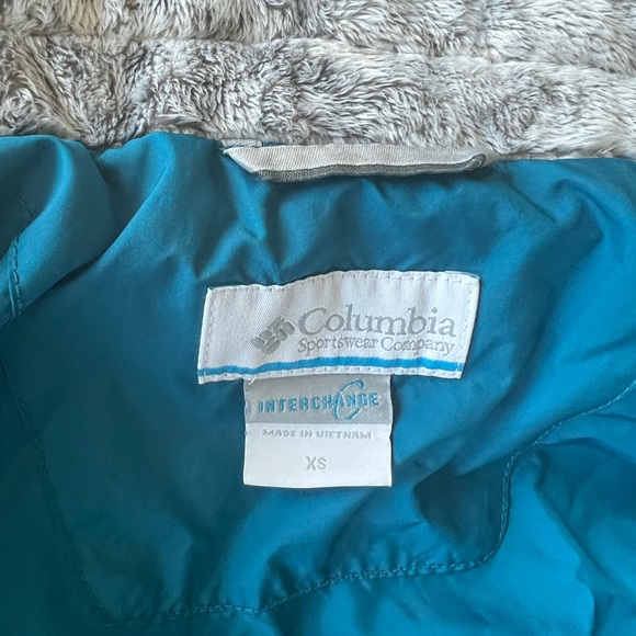 Woman’s Columbia interchangeable coat - Picture 8 of 8